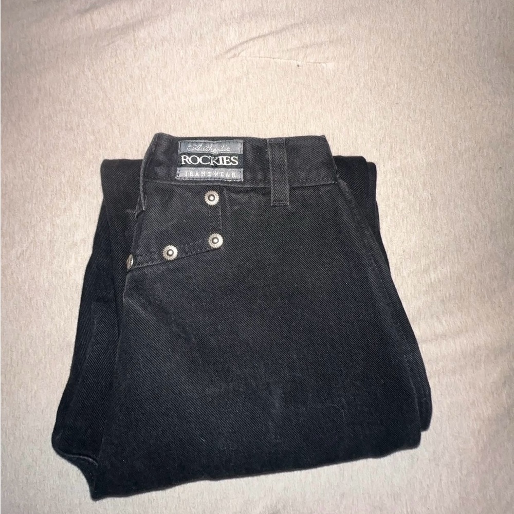 Just bought them, no stains or rips, if you need the length let me know!